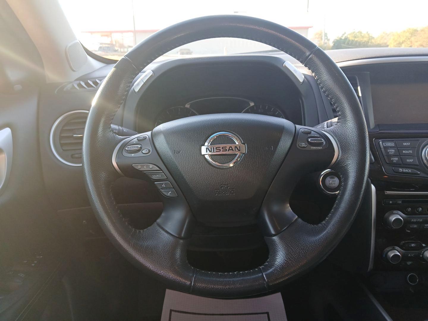 2015 Nissan Pathfinder SL 4WD (5N1AR2MM7FC) with an 3.5L V6 DOHC 24V engine, Continuously Variable Transmission transmission, located at 8750 N County Rd 25A, Piqua, OH, 45356, (937) 908-9800, 40.164391, -84.232513 - Third Row - Photo#15