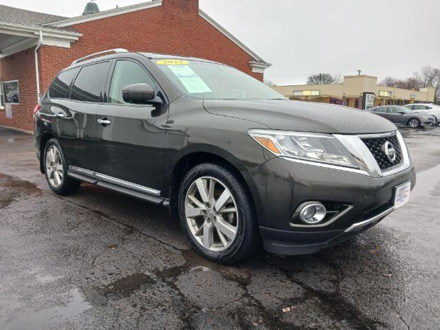 2015 Gun Metallic Nissan Pathfinder Platinum 4WD (5N1AR2MM3FC) with an 3.5L V6 DOHC 24V engine, Continuously Variable Transmission transmission, located at 880 E. National Road, Vandalia, OH, 45377, (937) 908-9800, 39.891918, -84.183594 - Photo#0