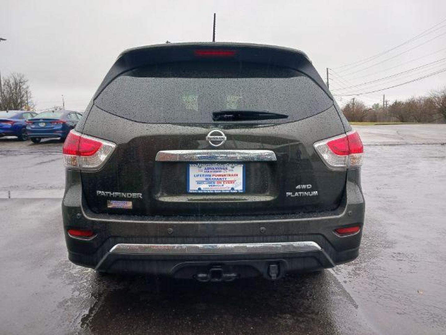 2015 Gun Metallic Nissan Pathfinder Platinum 4WD (5N1AR2MM3FC) with an 3.5L V6 DOHC 24V engine, Continuously Variable Transmission transmission, located at 880 E. National Road, Vandalia, OH, 45377, (937) 908-9800, 39.891918, -84.183594 - Photo#5