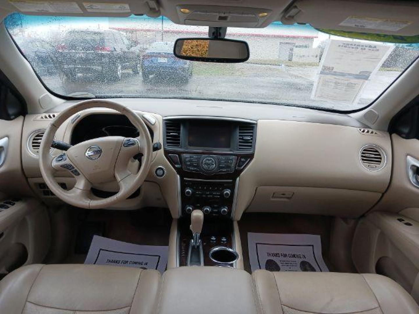 2015 Gun Metallic Nissan Pathfinder Platinum 4WD (5N1AR2MM3FC) with an 3.5L V6 DOHC 24V engine, Continuously Variable Transmission transmission, located at 880 E. National Road, Vandalia, OH, 45377, (937) 908-9800, 39.891918, -84.183594 - Photo#7