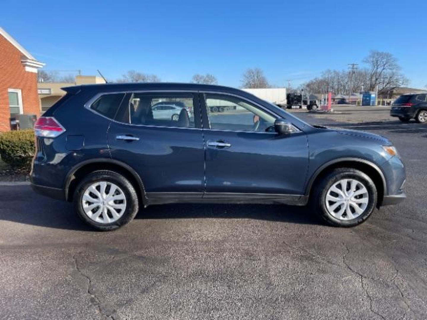 2015 Arctic Blue Metallic Nissan Rogue S AWD (KNMAT2MV5FP) with an 2.5L L4 DOHC 16V engine, Continuously Variable Transmission transmission, located at 401 Woodman Dr, Riverside, OH, 45431, (937) 908-9800, 39.760899, -84.123421 - Photo#3