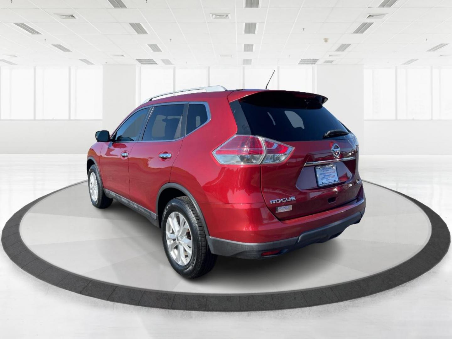 2015 Cayenne Red Nissan Rogue (5N1AT2MV9FC) with an 2.5L L4 DOHC 16V engine, Continuously Variable Transmission transmission, located at 4508 South Dixie Dr, Moraine, OH, 45439, (937) 908-9800, 39.689976, -84.218452 - Photo#4