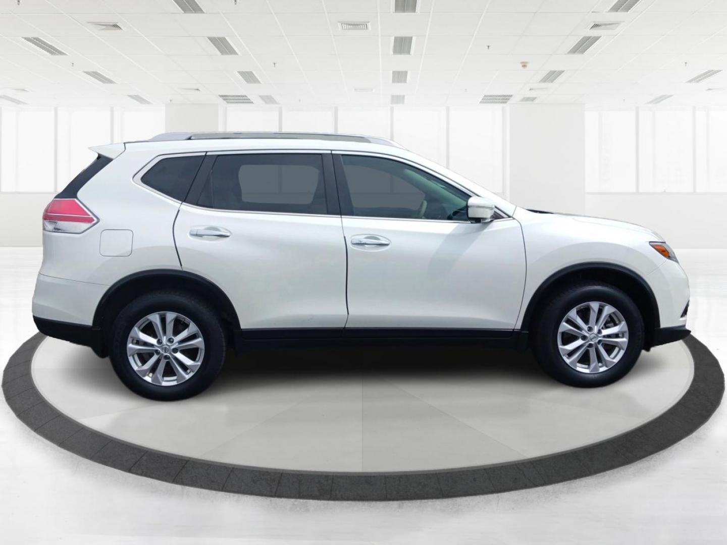 2015 Pearl White Nissan Rogue S AWD (5N1AT2MK1FC) with an 2.5L L4 DOHC 16V engine, Continuously Variable Transmission transmission, located at 4508 South Dixie Dr, Moraine, OH, 45439, (937) 908-9800, 39.689976, -84.218452 - Photo#1