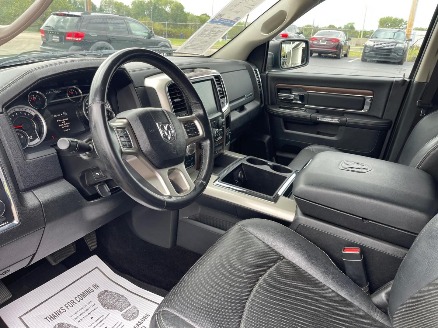 2015 Black RAM 1500 Laramie Crew Cab SWB 4WD (1C6RR7NT7FS) with an 5.7L V8 OHV 16V engine, 6-Speed Automatic transmission, located at 880 E. National Road, Vandalia, OH, 45377, (937) 908-9800, 39.891918, -84.183594 - Photo#8