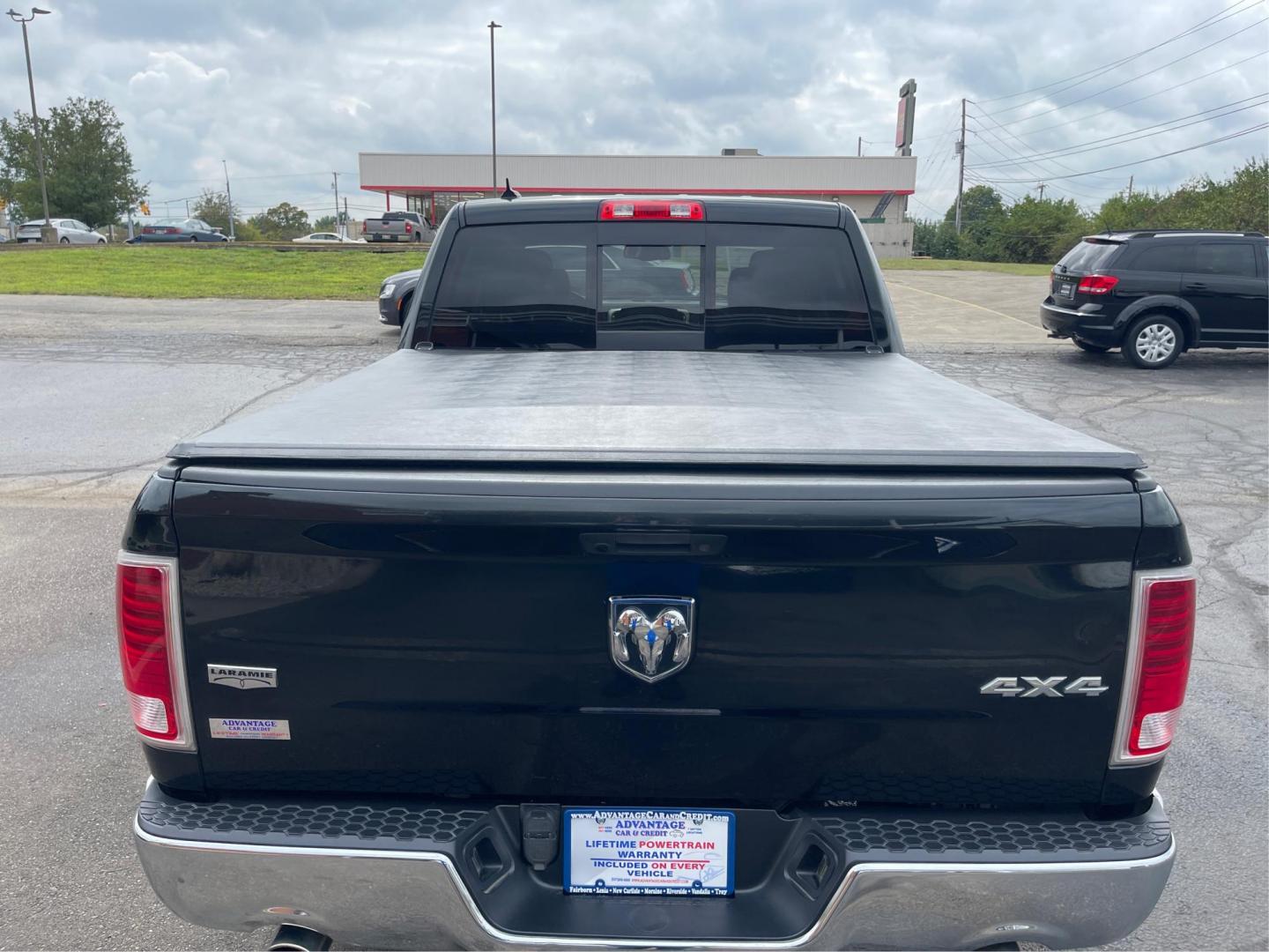 2015 RAM 1500 Laramie Crew Cab SWB 4WD (1C6RR7NT7FS) with an 5.7L V8 OHV 16V engine, 8-Speed Automatic transmission, located at 880 E. National Road, Vandalia, OH, 45377, (937) 908-9800, 39.891918, -84.183594 - 2015 RAM 1500 Laramie Crew Cab SWB 4WD - Photo#11