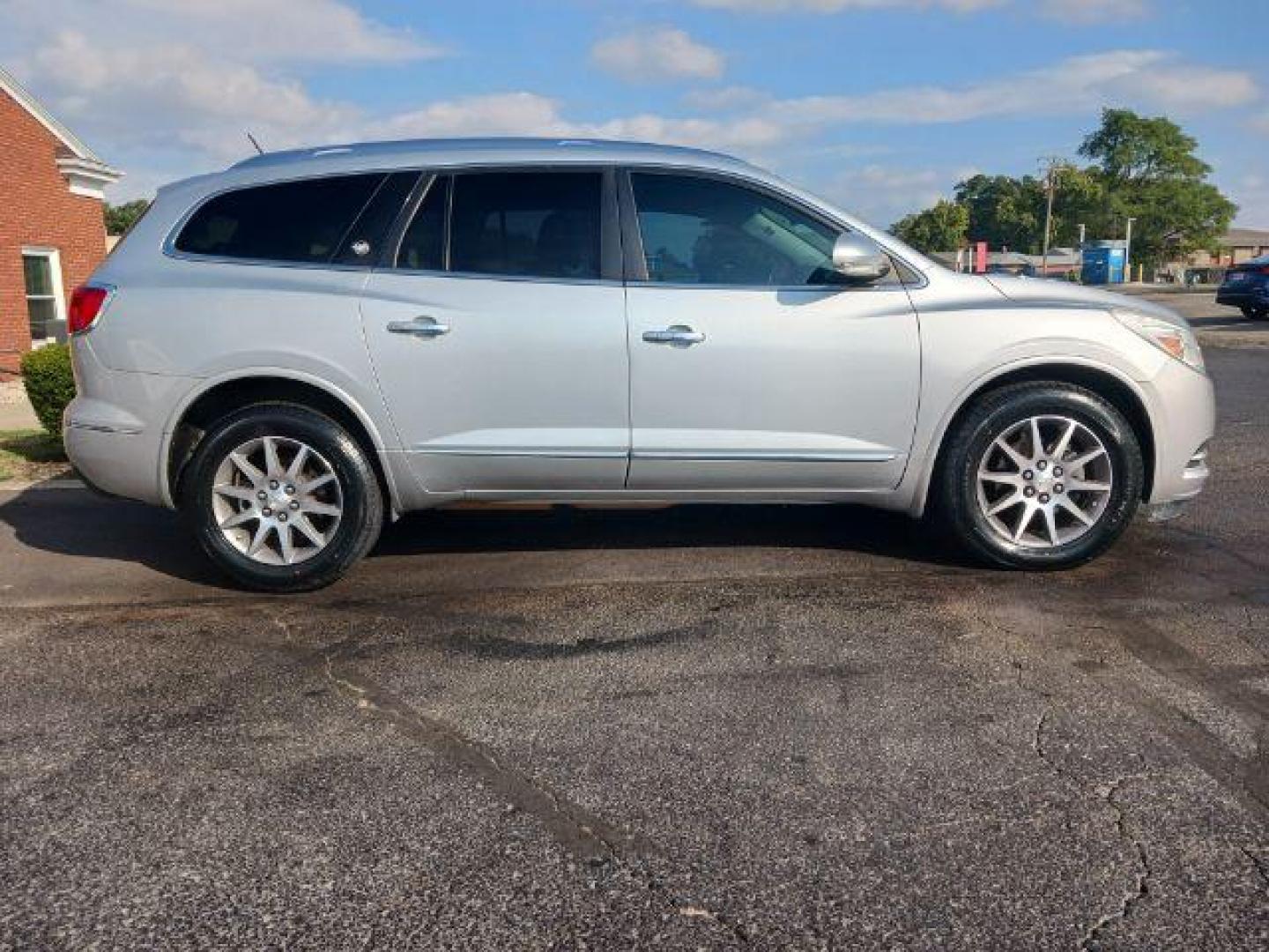 2016 Sparkling Silver Metallic Buick Enclave Leather FWD (5GAKRBKDXGJ) with an 3.6L V6 DOHC 24V engine, 6-Speed Automatic Overdrive transmission, located at 1099 N County Rd 25A , Troy, OH, 45373, (937) 908-9800, 40.057079, -84.212883 - Photo#4