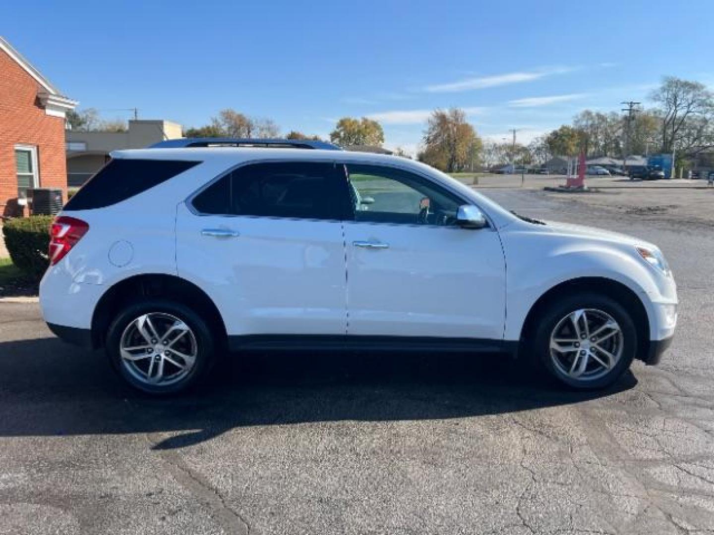 2016 Summit White Chevrolet Equinox LTZ 2WD (1GNALDEK4GZ) with an 2.4L L4 DOHC 16V FFV engine, 6-Speed Automatic transmission, located at 1951 S Dayton Lakeview Rd., New Carlisle, OH, 45344, (937) 908-9800, 39.890999, -84.050255 - Photo#5