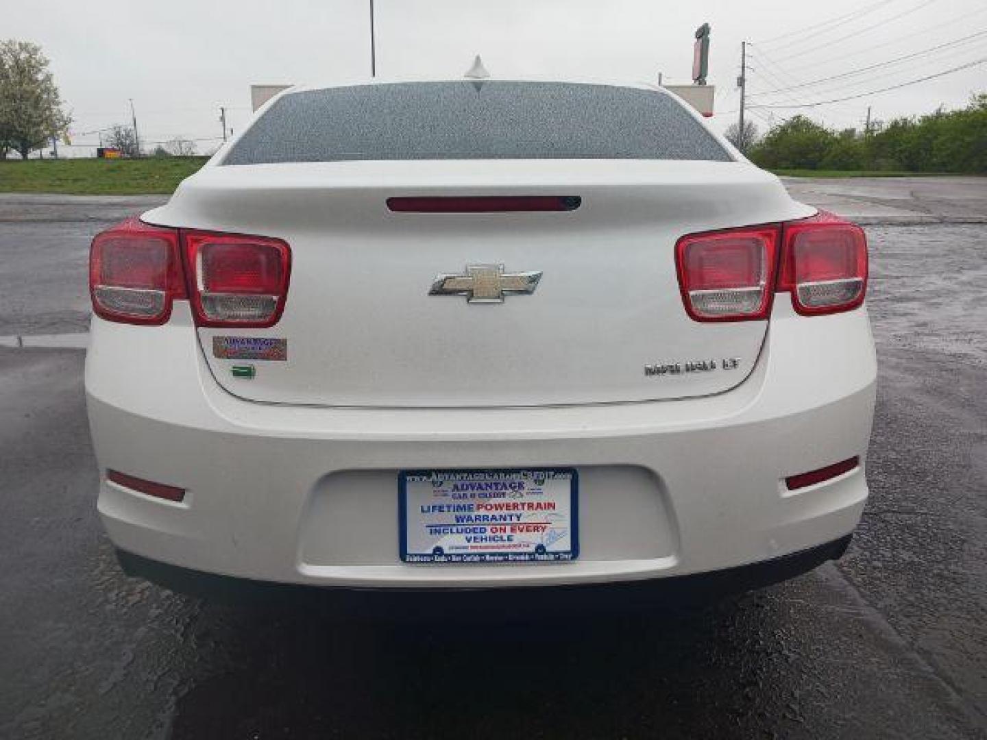 2016 Summit White Chevrolet Malibu Limited 1LT (1G11C5SA7GF) with an 2.5L L4 DOHC 16V engine, 6-Speed Automatic transmission, located at 1951 S Dayton Lakeview Rd., New Carlisle, OH, 45344, (937) 908-9800, 39.890999, -84.050255 - Photo#5