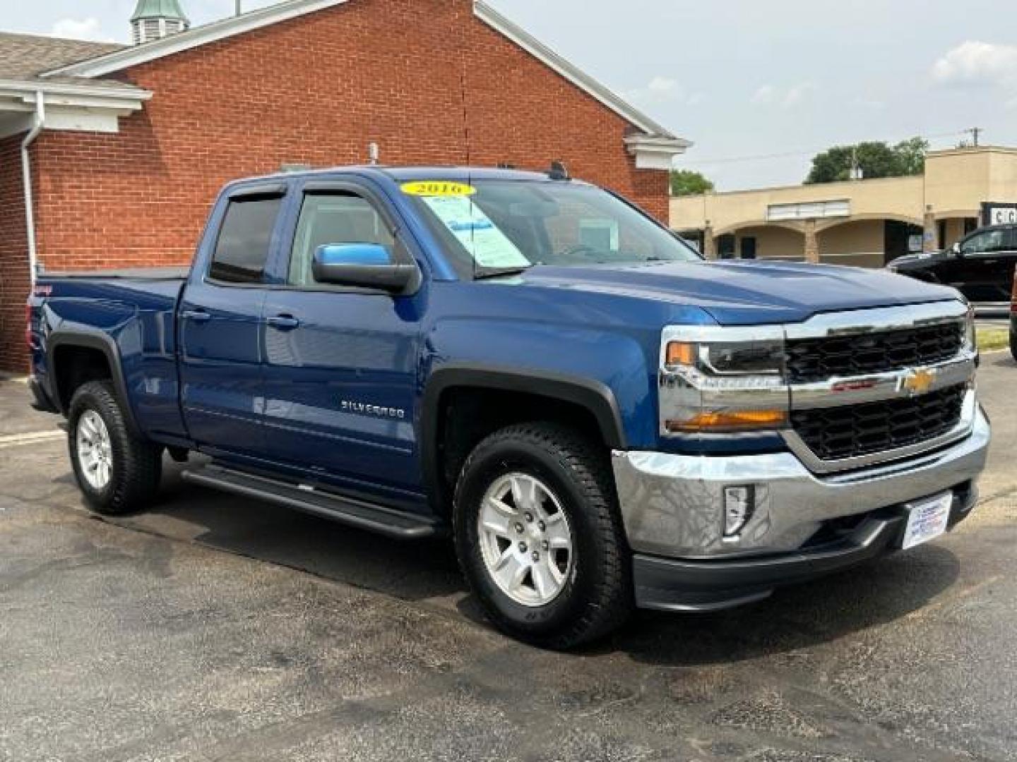 2016 Deep Ocean Blue Metallic Chevrolet Silverado 1500 LT Double Cab 4WD (1GCVKREC1GZ) with an 5.3L V8 OHV 16V engine, 6-Speed Automatic transmission, located at 1230 East Main St, Xenia, OH, 45385, (937) 908-9800, 39.688026, -83.910172 - Photo#0