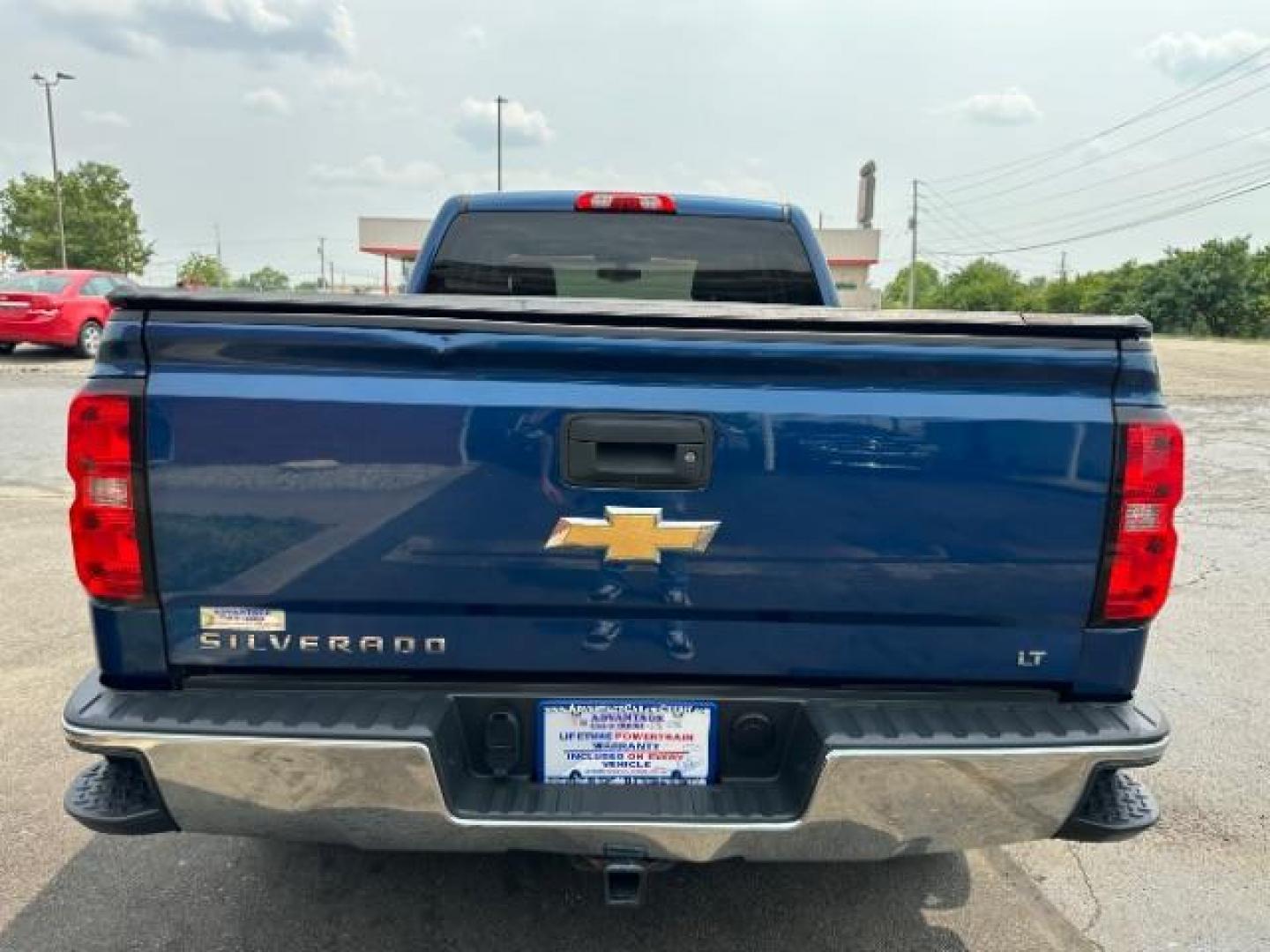 2016 Deep Ocean Blue Metallic Chevrolet Silverado 1500 LT Double Cab 4WD (1GCVKREC1GZ) with an 5.3L V8 OHV 16V engine, 6-Speed Automatic transmission, located at 1230 East Main St, Xenia, OH, 45385, (937) 908-9800, 39.688026, -83.910172 - Photo#4