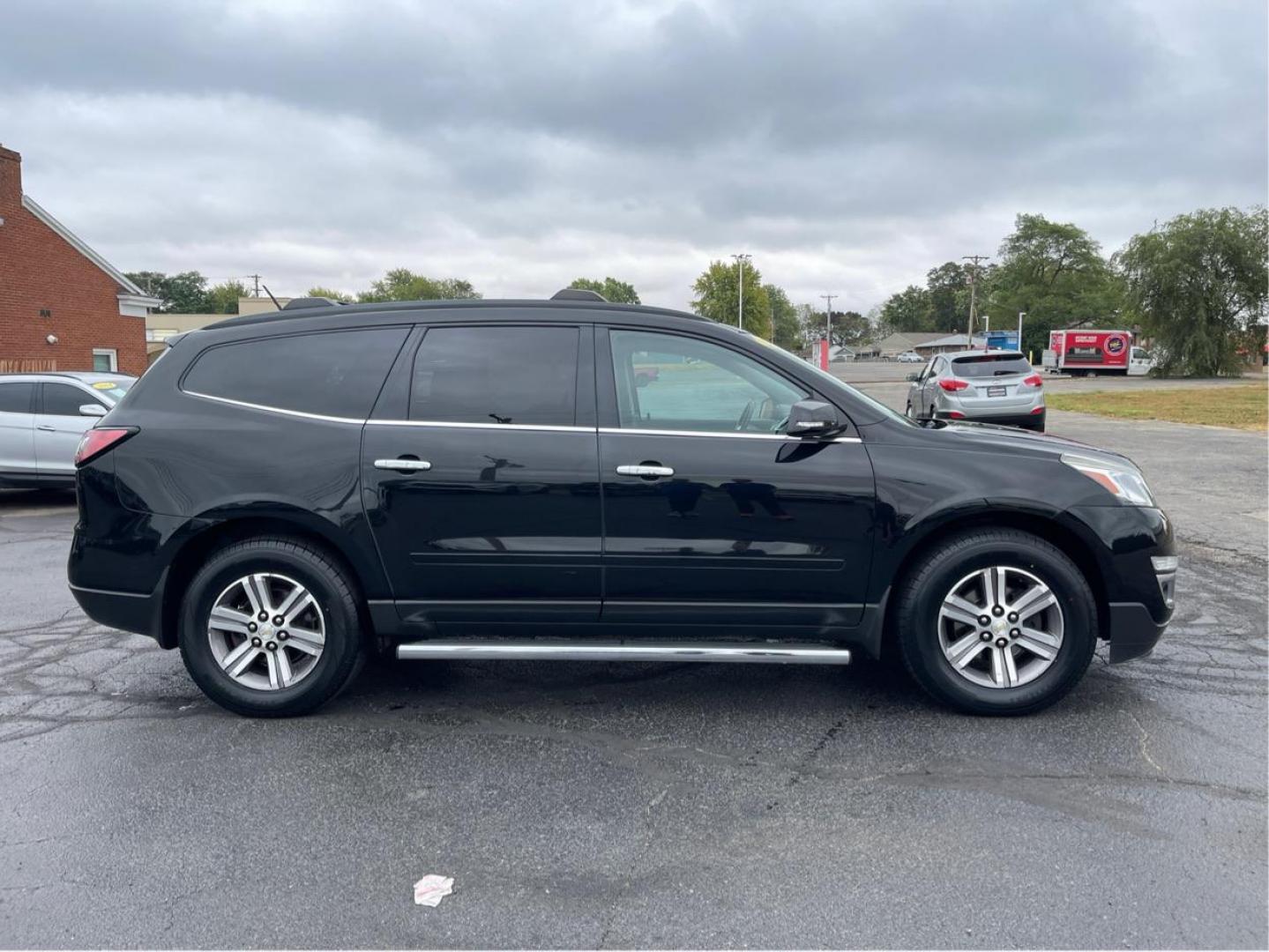 2016 Black Chevrolet Traverse 2LT AWD (1GNKVHKD8GJ) with an 3.6L V6 DOHC 24V engine, 6-Speed Automatic transmission, located at 1099 N County Rd 25A , Troy, OH, 45373, (937) 908-9800, 40.057079, -84.212883 - Photo#1