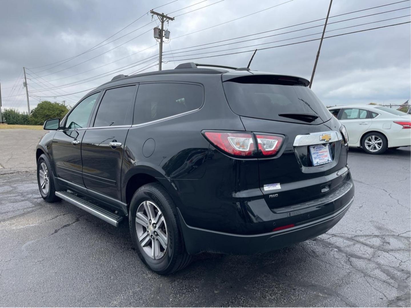 2016 Black Chevrolet Traverse 2LT AWD (1GNKVHKD8GJ) with an 3.6L V6 DOHC 24V engine, 6-Speed Automatic transmission, located at 1099 N County Rd 25A , Troy, OH, 45373, (937) 908-9800, 40.057079, -84.212883 - Photo#4