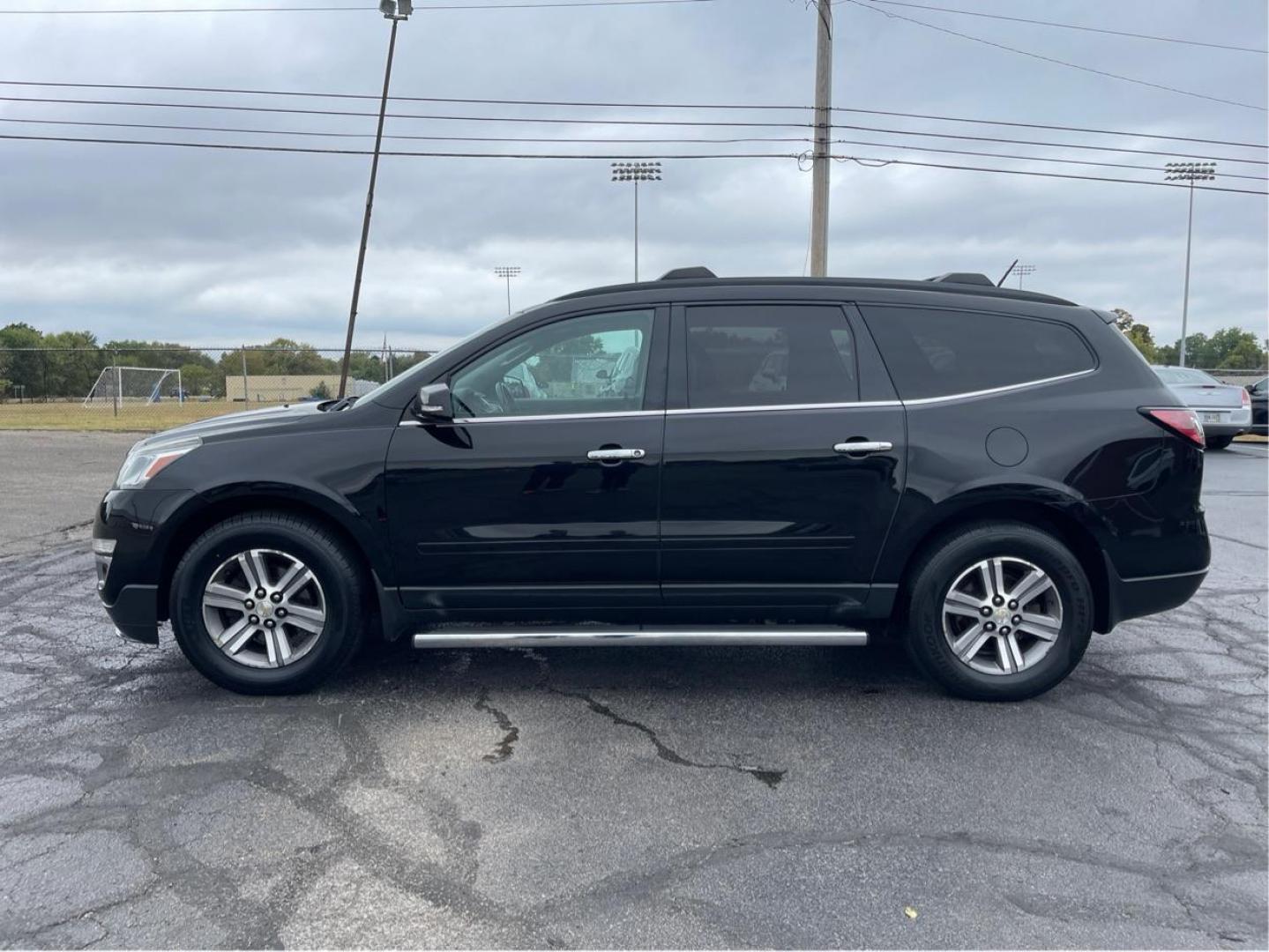 2016 Black Chevrolet Traverse 2LT AWD (1GNKVHKD8GJ) with an 3.6L V6 DOHC 24V engine, 6-Speed Automatic transmission, located at 1099 N County Rd 25A , Troy, OH, 45373, (937) 908-9800, 40.057079, -84.212883 - Photo#5