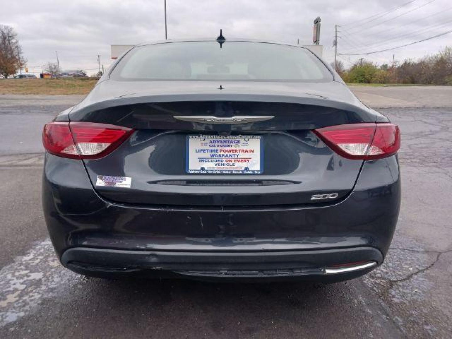 2016 Maximum Steel Metallic Clear Coat Chrysler 200 Limited (1C3CCCABXGN) with an 2.4L L4 DOHC 16V engine, 9-Speed Automatic transmission, located at 4508 South Dixie Dr, Moraine, OH, 45439, (937) 908-9800, 39.689976, -84.218452 - Photo#5