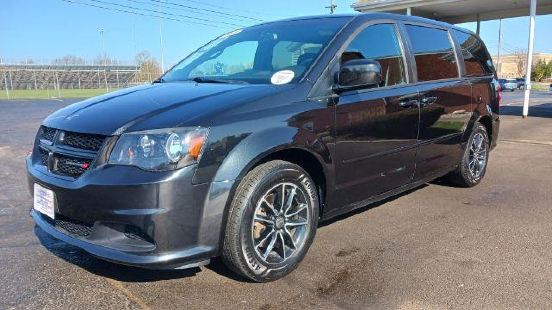 2016 Brilliant Black Crystal Pearl Coat Dodge Grand Caravan SE (2C4RDGBG0GR) with an 3.6L V6 DOHC 24V engine, 6-Speed Automatic transmission, located at 4508 South Dixie Dr, Moraine, OH, 45439, (937) 908-9800, 39.689976, -84.218452 - Photo#2