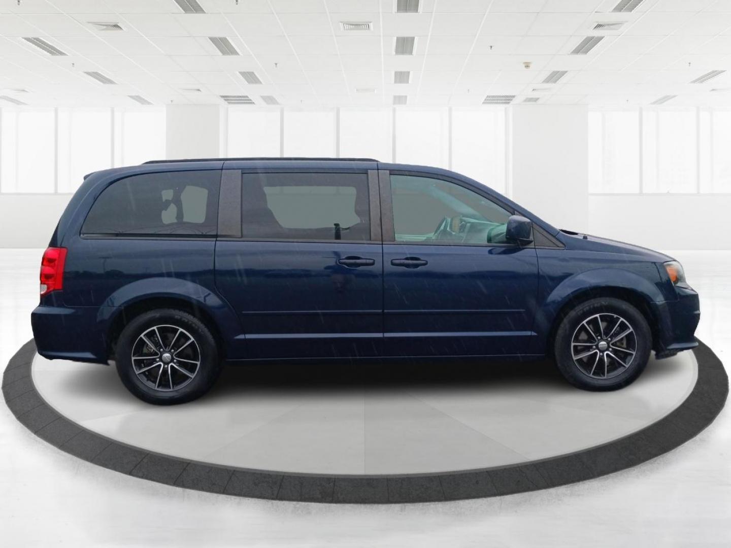 2016 True Blue Pearl Coat Dodge Grand Caravan (2C4RDGEG5GR) with an 3.6L V6 DOHC 24V engine, 6-Speed Automatic transmission, located at 1230 East Main St, Xenia, OH, 45385, (937) 908-9800, 39.688026, -83.910172 - Photo#1