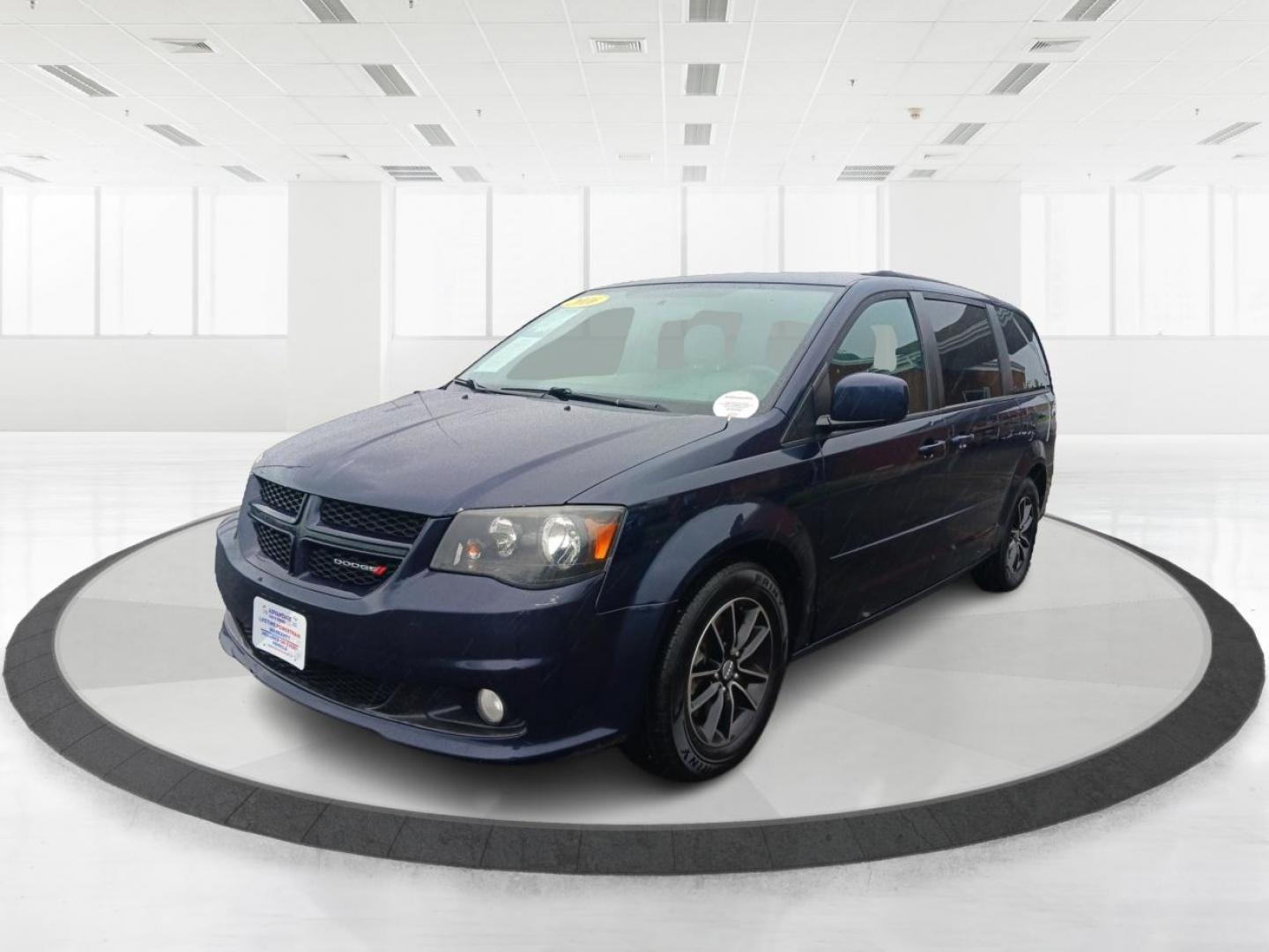 2016 True Blue Pearl Coat Dodge Grand Caravan (2C4RDGEG5GR) with an 3.6L V6 DOHC 24V engine, 6-Speed Automatic transmission, located at 1230 East Main St, Xenia, OH, 45385, (937) 908-9800, 39.688026, -83.910172 - Photo#7