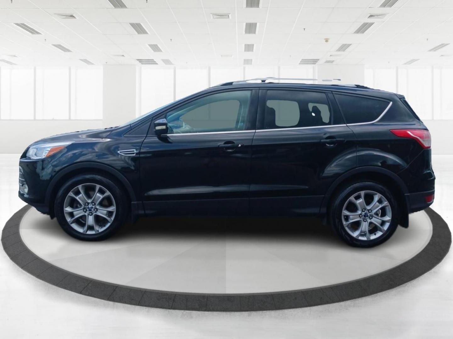 2016 Shadow Black Ford Escape (1FMCU9J9XGU) with an 2.0L L4 DOHC 16V engine, 6-Speed Automatic transmission, located at 1184 Kauffman Ave, Fairborn, OH, 45324, (937) 908-9800, 39.807072, -84.030914 - Photo#5