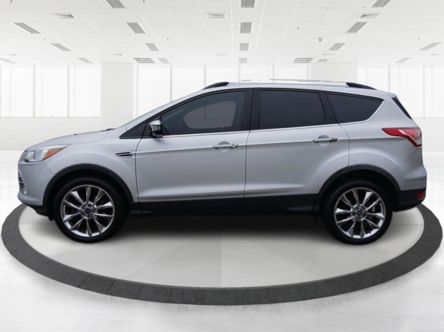 2016 Ingot Silver Metallic Ford Escape SE 4WD (1FMCU9G92GU) with an 2.0L L4 DOHC 16V engine, 6-Speed Automatic transmission, located at 1184 Kauffman Ave, Fairborn, OH, 45324, (937) 908-9800, 39.807072, -84.030914 - Photo#5