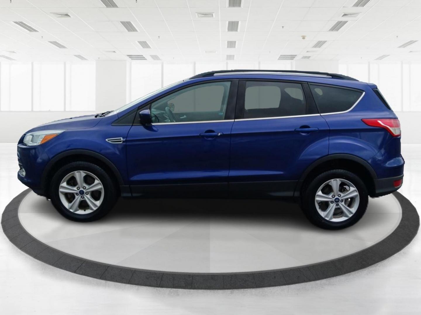 2016 Deep Impact Blue Metallic Ford Escape SE 4WD (1FMCU9G9XGU) with an 2.0L L4 DOHC 16V engine, 6-Speed Automatic transmission, located at 4508 South Dixie Dr, Moraine, OH, 45439, (937) 908-9800, 39.689976, -84.218452 - Photo#5