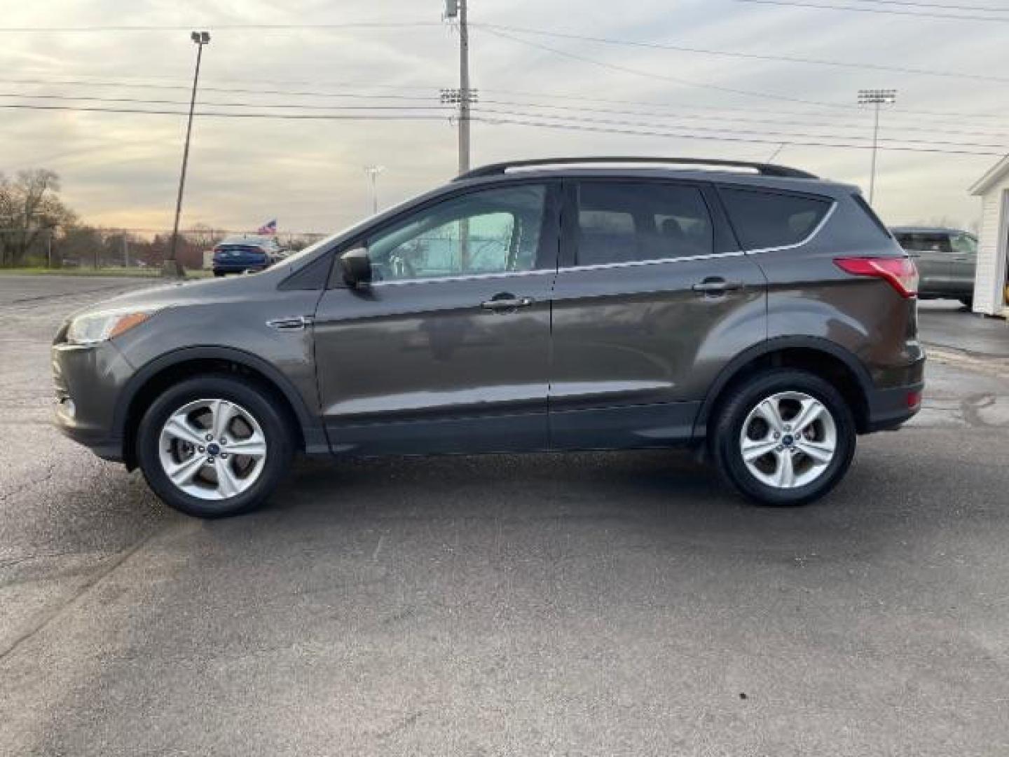 2016 Magnetic Metallic Ford Escape SE 4WD (1FMCU9G99GU) with an 2.0L L4 DOHC 16V engine, 6-Speed Automatic transmission, located at 1230 East Main St, Xenia, OH, 45385, (937) 908-9800, 39.688026, -83.910172 - Photo#2