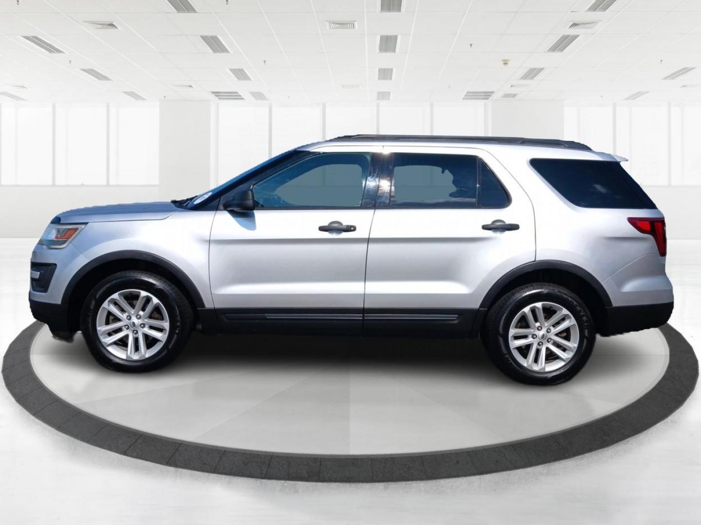 2016 Ingot Silver Ford Explorer (1FM5K8B80GG) with an 3.5L V6 DOHC 24V engine, 6-Speed Automatic transmission, located at 4508 South Dixie Dr, Moraine, OH, 45439, (937) 908-9800, 39.689976, -84.218452 - Photo#5