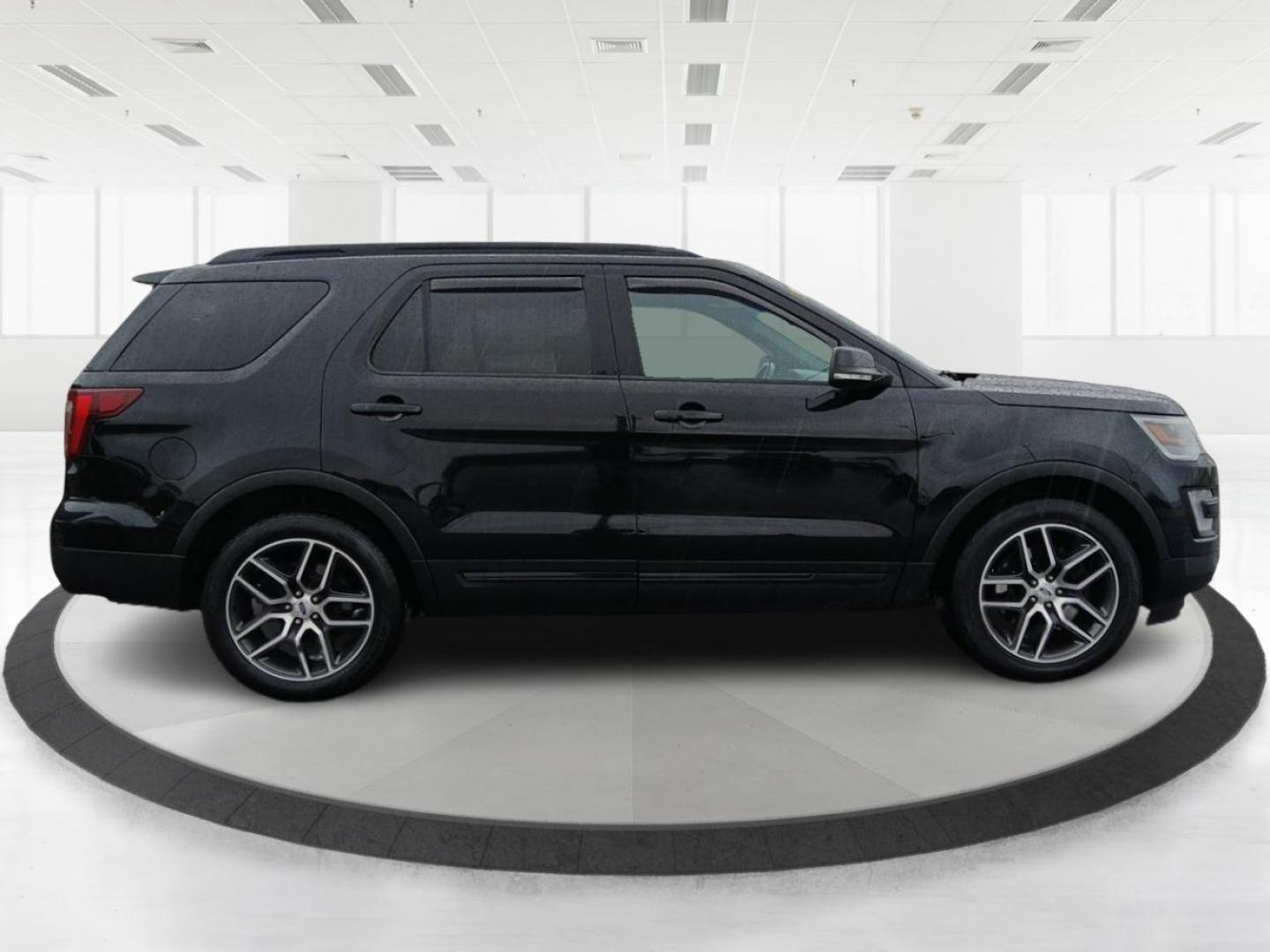 2016 Absolute Black Ford Explorer Sport 4WD (1FM5K8GT2GG) with an 3.5L V6 DOHC 24V engine, 6-Speed Automatic transmission, located at 1230 East Main St, Xenia, OH, 45385, (937) 908-9800, 39.688026, -83.910172 - Photo#1