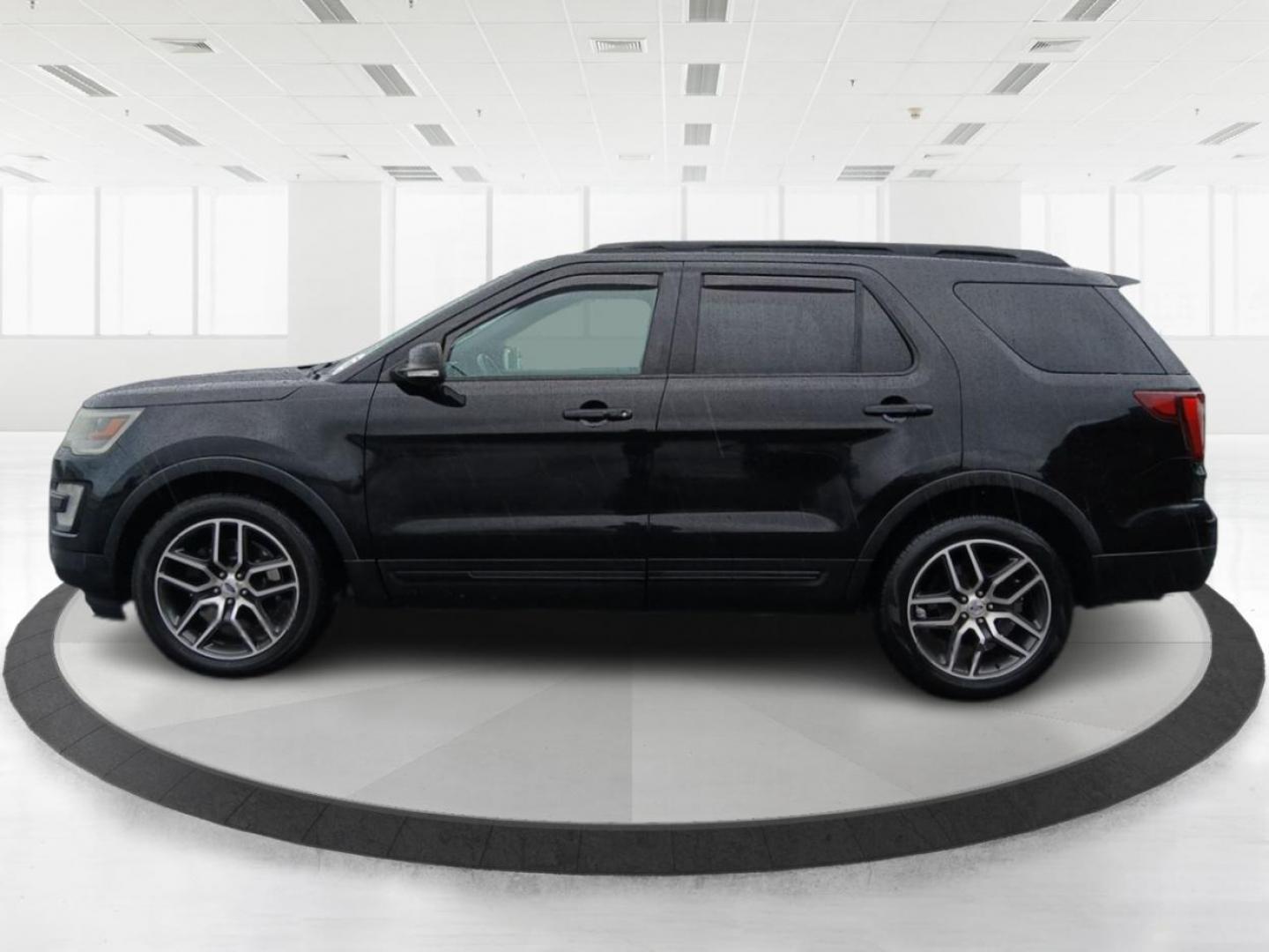 2016 Absolute Black Ford Explorer Sport 4WD (1FM5K8GT2GG) with an 3.5L V6 DOHC 24V engine, 6-Speed Automatic transmission, located at 1230 East Main St, Xenia, OH, 45385, (937) 908-9800, 39.688026, -83.910172 - Photo#5