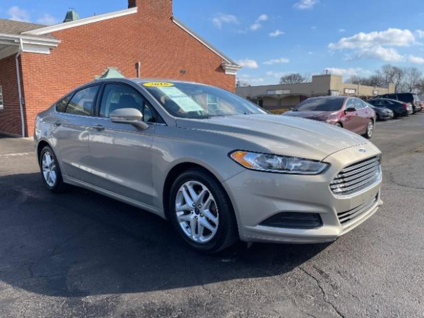 2016 Brown Ford Fusion SE (3FA6P0H70GR) with an 2.5L L4 DOHC 16V engine, 6-Speed Automatic transmission, located at 1184 Kauffman Ave, Fairborn, OH, 45324, (937) 908-9800, 39.807072, -84.030914 - Photo#0