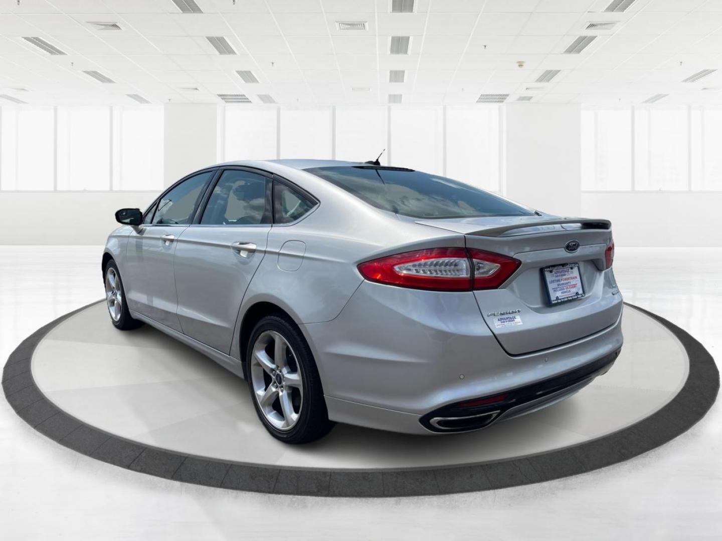 2016 Ingot Silver Metallic Ford Fusion (3FA6P0T90GR) with an 2.0L L4 DOHC 16V engine, 6-Speed Automatic transmission, located at 1184 Kauffman Ave, Fairborn, OH, 45324, (937) 908-9800, 39.807072, -84.030914 - Photo#4