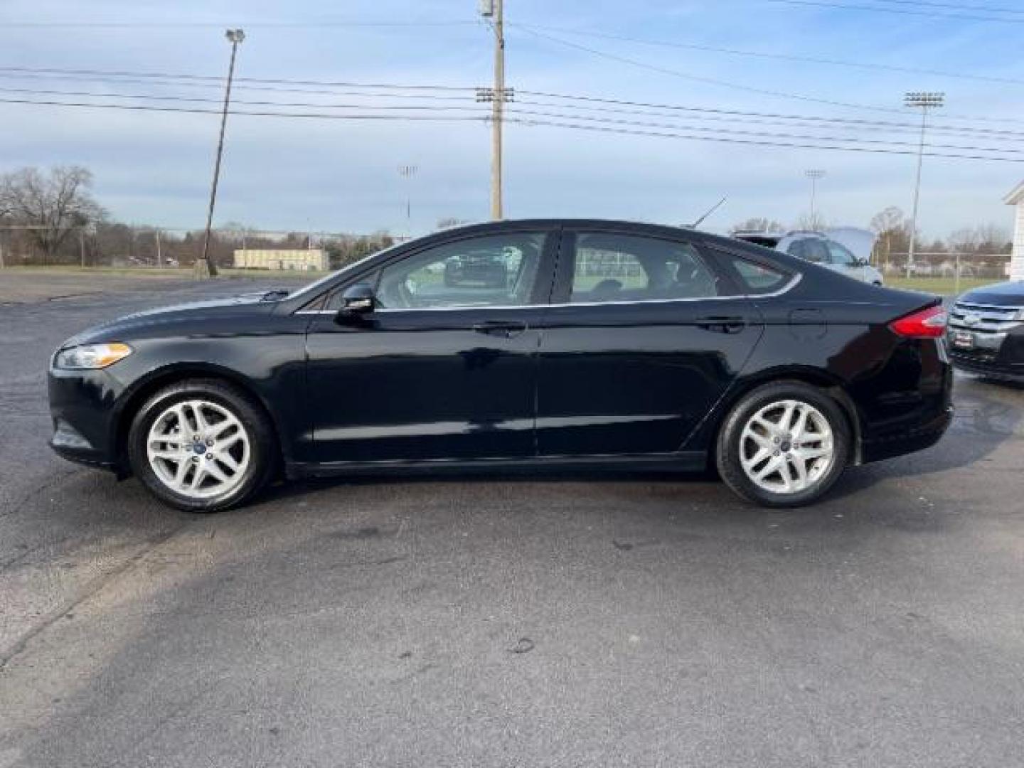 2016 Shadow Black Ford Fusion SE (3FA6P0H72GR) with an 2.5L L4 DOHC 16V engine, 6-Speed Automatic transmission, located at 1230 East Main St, Xenia, OH, 45385, (937) 908-9800, 39.688026, -83.910172 - Photo#3