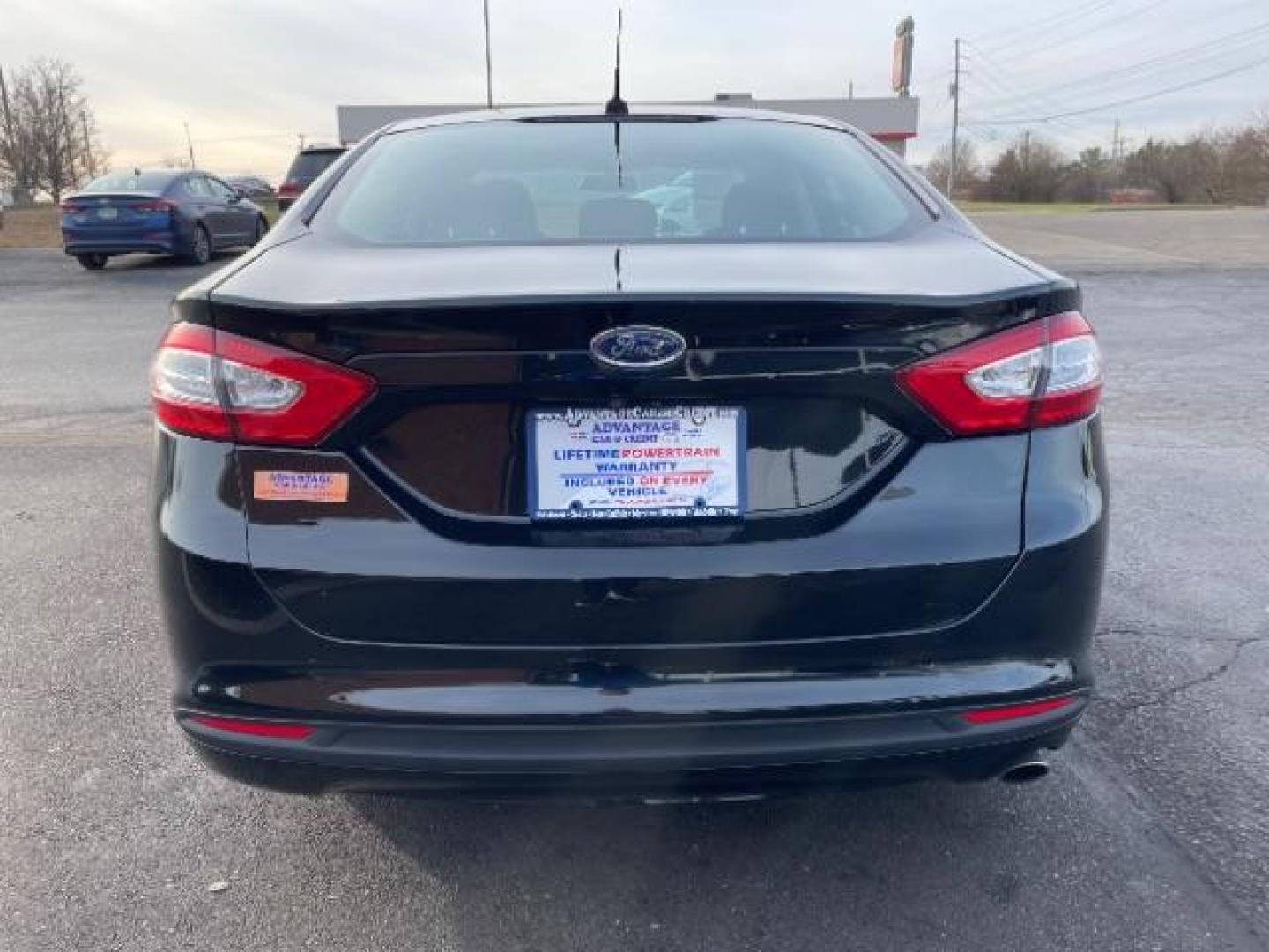 2016 Shadow Black Ford Fusion SE (3FA6P0H72GR) with an 2.5L L4 DOHC 16V engine, 6-Speed Automatic transmission, located at 1230 East Main St, Xenia, OH, 45385, (937) 908-9800, 39.688026, -83.910172 - Photo#4