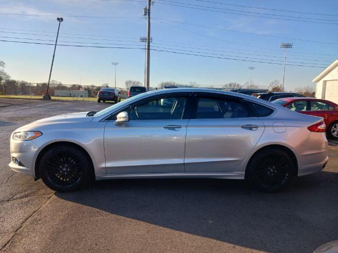 2016 Ingot Silver Metallic Ford Fusion SE (3FA6P0H99GR) with an 2.0L L4 DOHC 16V engine, 6-Speed Automatic transmission, located at 1230 East Main St, Xenia, OH, 45385, (937) 908-9800, 39.688026, -83.910172 - Photo#3