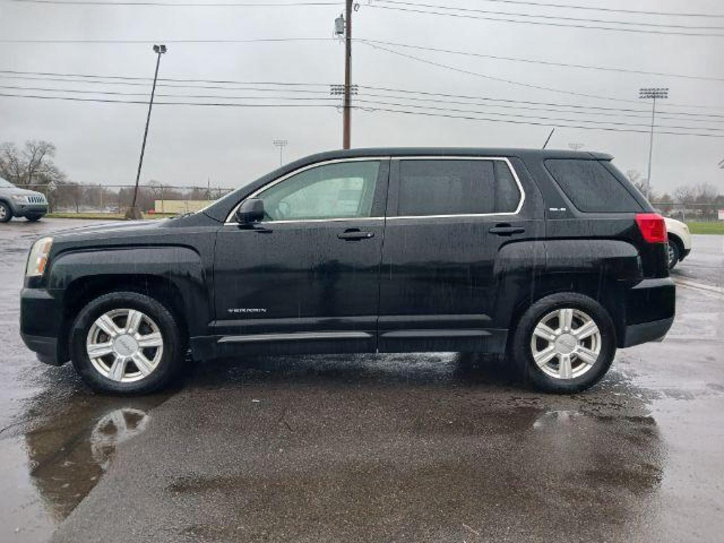 2016 Ebony Twilight Metallic GMC Terrain SLE1 FWD (2GKALMEK5G6) with an 2.4L L4 DOHC 16V engine, 6A transmission, located at 1230 East Main St, Xenia, OH, 45385, (937) 908-9800, 39.688026, -83.910172 - Photo#5