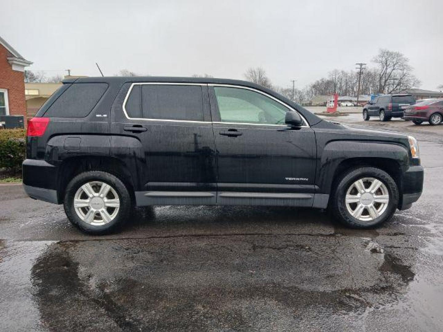 2016 Ebony Twilight Metallic GMC Terrain SLE1 FWD (2GKALMEK5G6) with an 2.4L L4 DOHC 16V engine, 6A transmission, located at 1230 East Main St, Xenia, OH, 45385, (937) 908-9800, 39.688026, -83.910172 - Photo#7