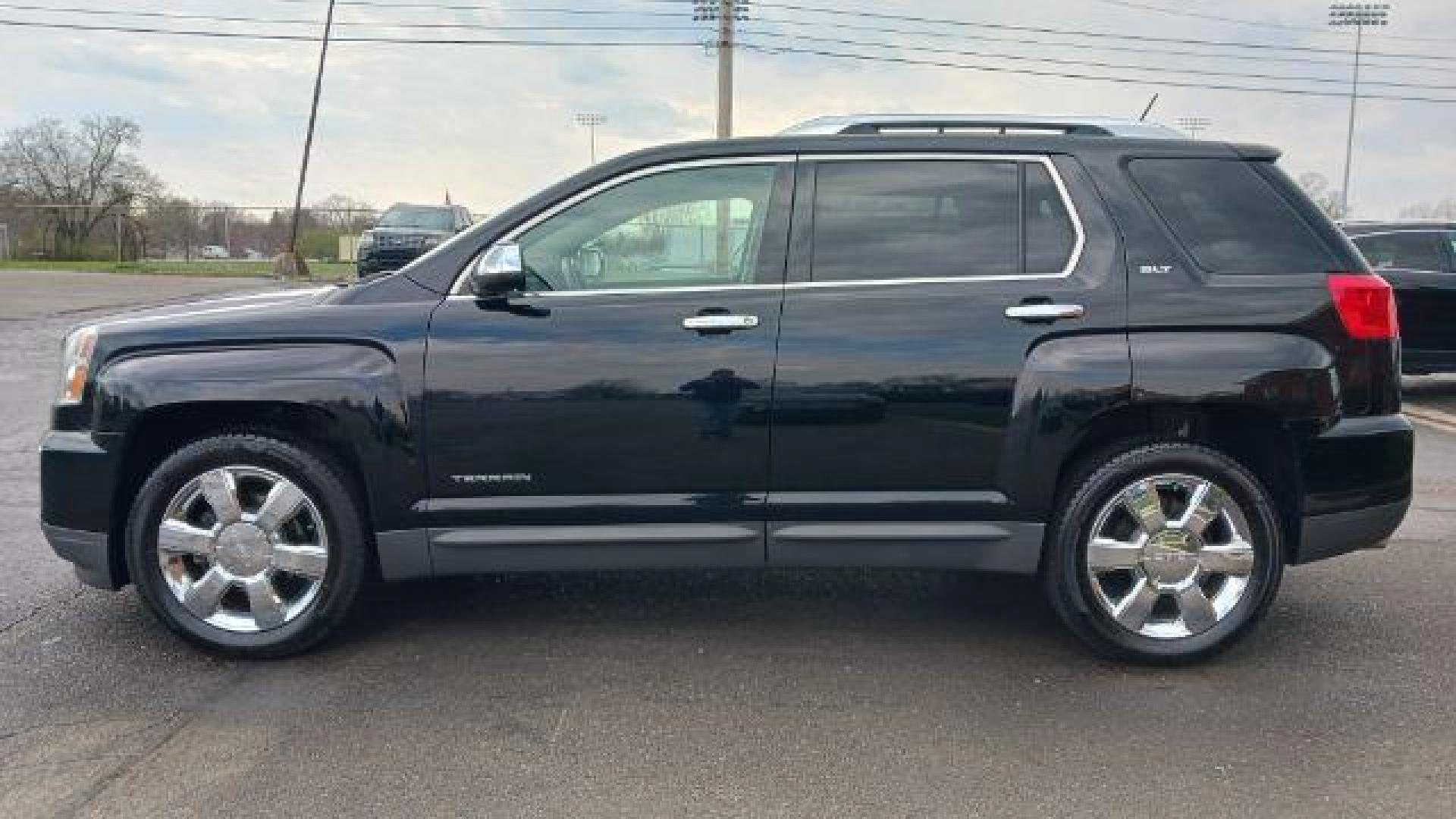 2016 Onyx Black GMC Terrain SLT FWD (2GKFLPE33G6) with an 3.6L V6 DOHC 24V engine, 6-Speed Automatic transmission, located at 880 E. National Road, Vandalia, OH, 45377, (937) 908-9800, 39.891918, -84.183594 - Photo#3