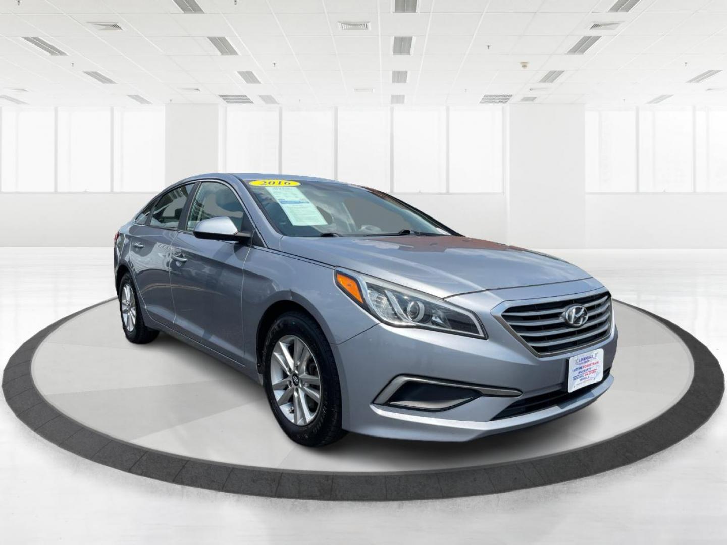 2016 Shale Gray Metallic Hyundai Sonata SE (5NPE24AF1GH) with an 2.4L L4 DOHC 16V engine, 7-Speed Automatic transmission, located at 401 Woodman Dr, Riverside, OH, 45431, (937) 908-9800, 39.760899, -84.123421 - Photo#0