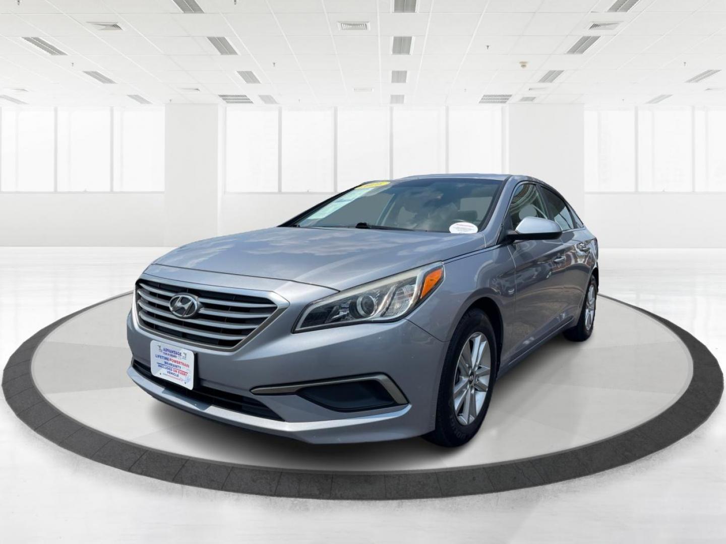 2016 Shale Gray Metallic Hyundai Sonata SE (5NPE24AF1GH) with an 2.4L L4 DOHC 16V engine, 7-Speed Automatic transmission, located at 401 Woodman Dr, Riverside, OH, 45431, (937) 908-9800, 39.760899, -84.123421 - Photo#7