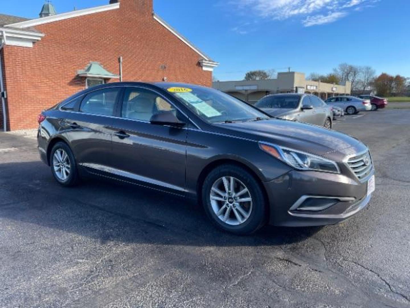 2016 Dark Truffle Hyundai Sonata SE (5NPE24AF3GH) with an 2.4L L4 DOHC 16V engine, 7-Speed Automatic transmission, located at 1099 N County Rd 25A , Troy, OH, 45373, (937) 908-9800, 40.057079, -84.212883 - Photo#0