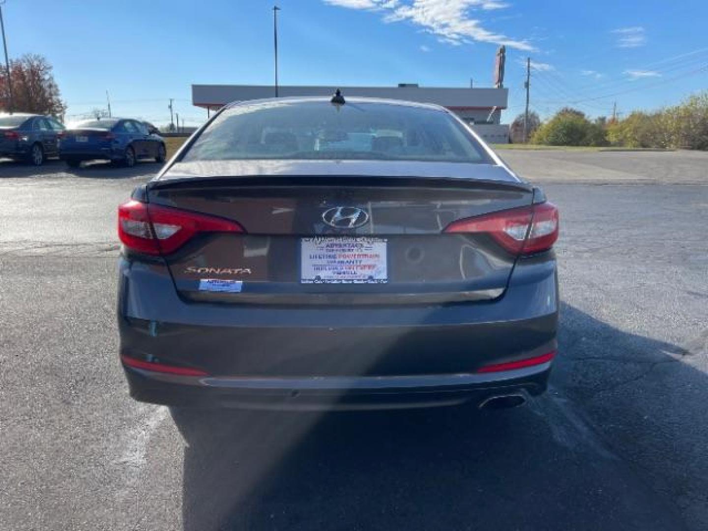 2016 Dark Truffle Hyundai Sonata SE (5NPE24AF3GH) with an 2.4L L4 DOHC 16V engine, 7-Speed Automatic transmission, located at 1099 N County Rd 25A , Troy, OH, 45373, (937) 908-9800, 40.057079, -84.212883 - Photo#4