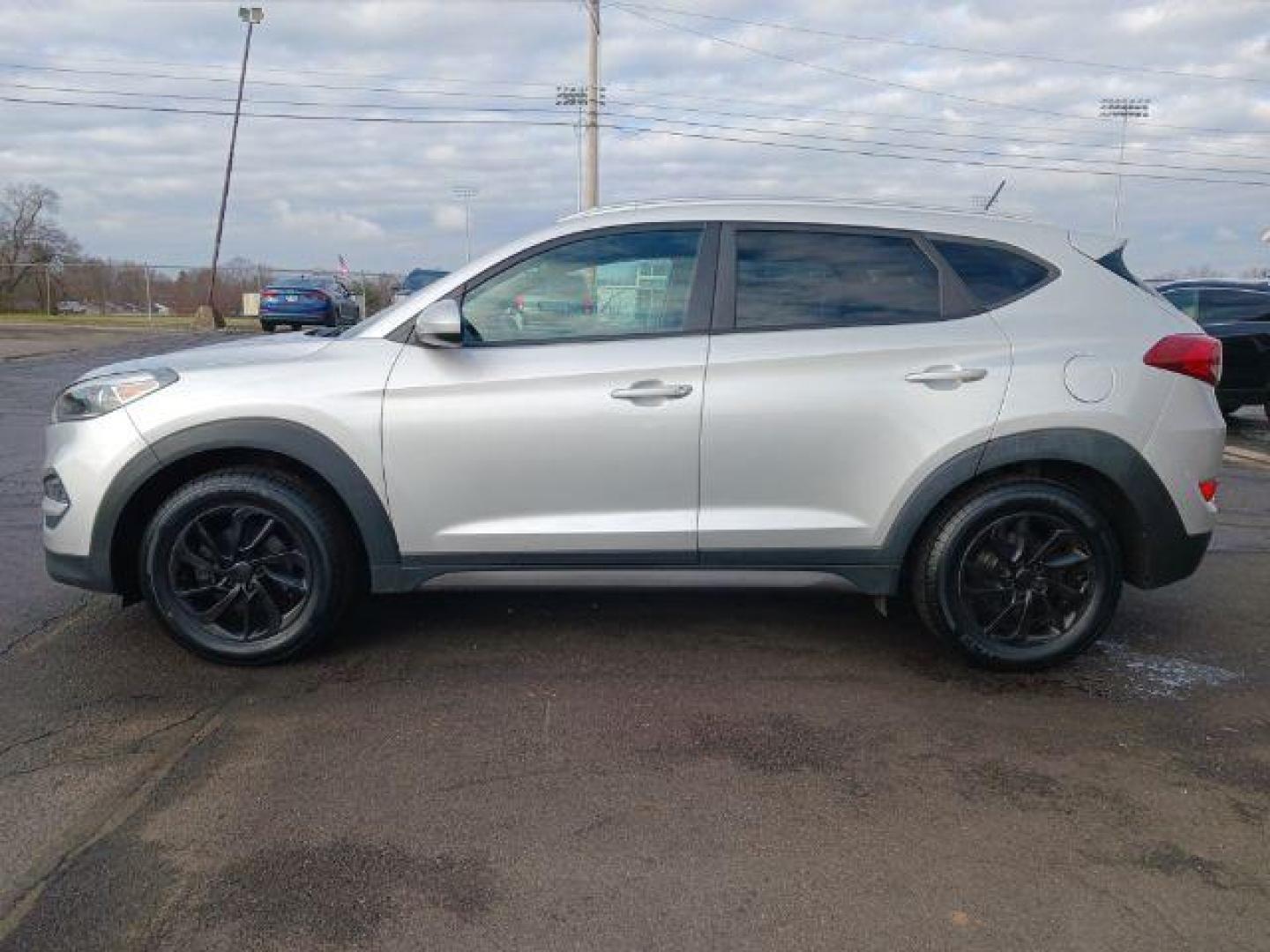 2016 Chromium Silver Hyundai Tucson SE w/Popular Package AWD (KM8J3CA48GU) with an 2.0L L4 DOHC 16V engine, 6-Speed Automatic transmission, located at 880 E. National Road, Vandalia, OH, 45377, (937) 908-9800, 39.891918, -84.183594 - Photo#3