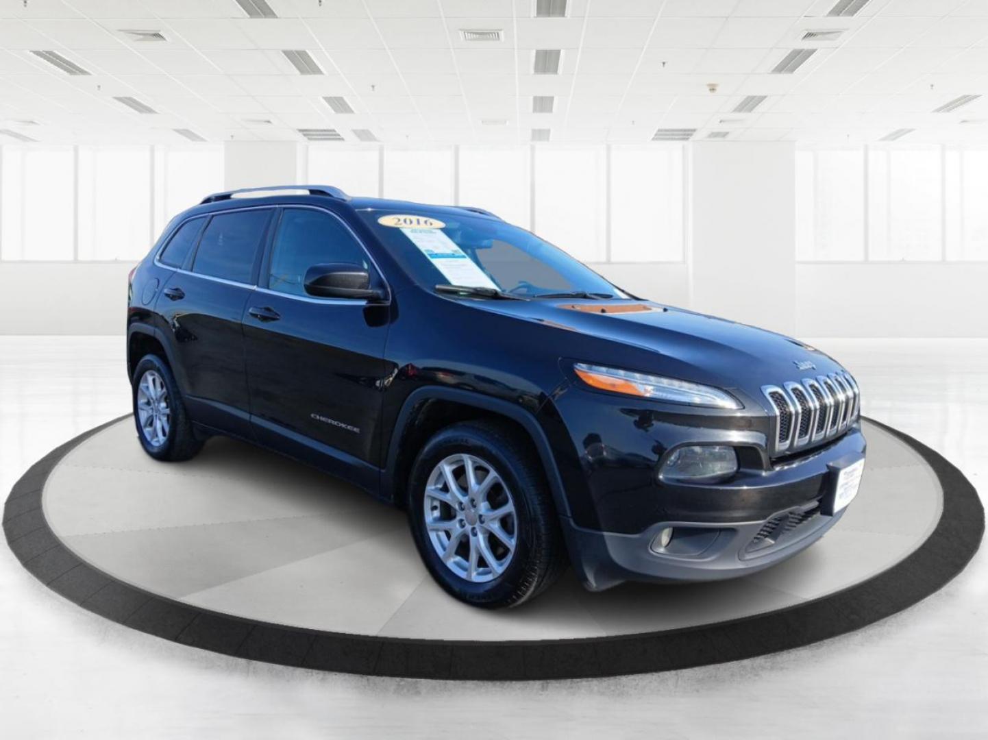 2016 Jeep Cherokee Latitude FWD (1C4PJLCB1GW) with an 2.4L L4 DOHC 16V engine, 9-Speed Automatic transmission, located at 1184 Kauffman Ave, Fairborn, OH, 45324, (937) 908-9800, 39.807072, -84.030914 - 2016 Jeep Cherokee Latitude FWD - Photo#0