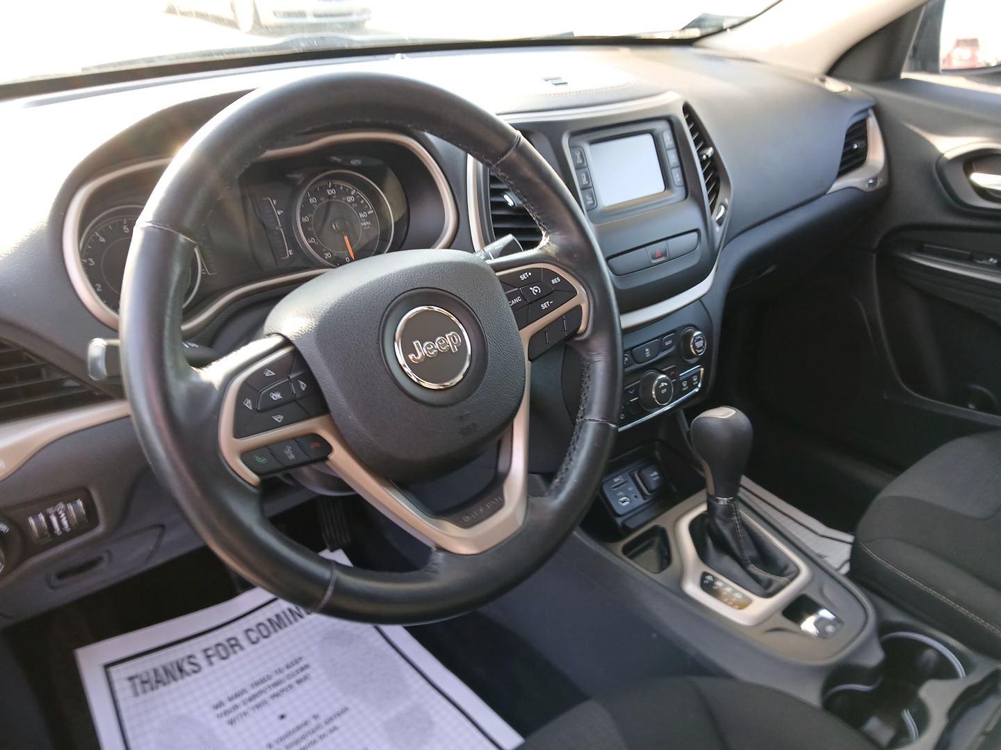 2016 Jeep Cherokee Latitude FWD (1C4PJLCB1GW) with an 2.4L L4 DOHC 16V engine, 9-Speed Automatic transmission, located at 1184 Kauffman Ave, Fairborn, OH, 45324, (937) 908-9800, 39.807072, -84.030914 - 2016 Jeep Cherokee Latitude FWD - Photo#8