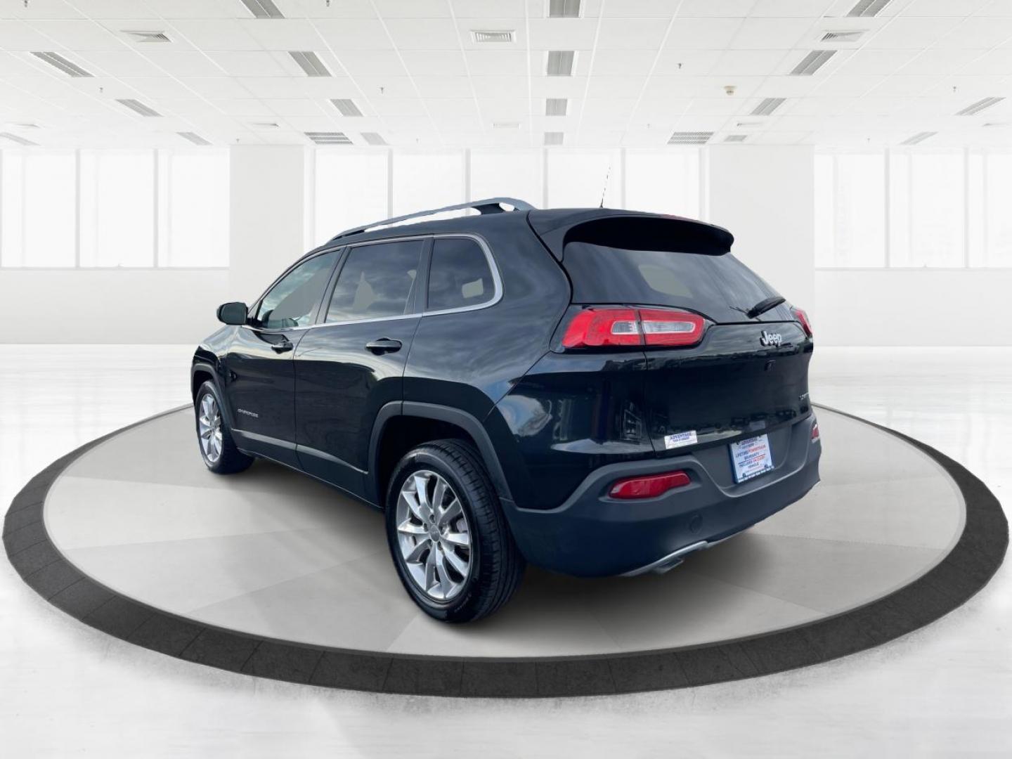 2016 Jeep Cherokee Limited FWD (1C4PJLDBXGW) with an 2.4L L4 DOHC 16V engine, 9-Speed Automatic transmission, located at 4508 South Dixie Dr, Moraine, OH, 45439, (937) 908-9800, 39.689976, -84.218452 - 2016 Jeep Cherokee Limited FWD - Photo#4