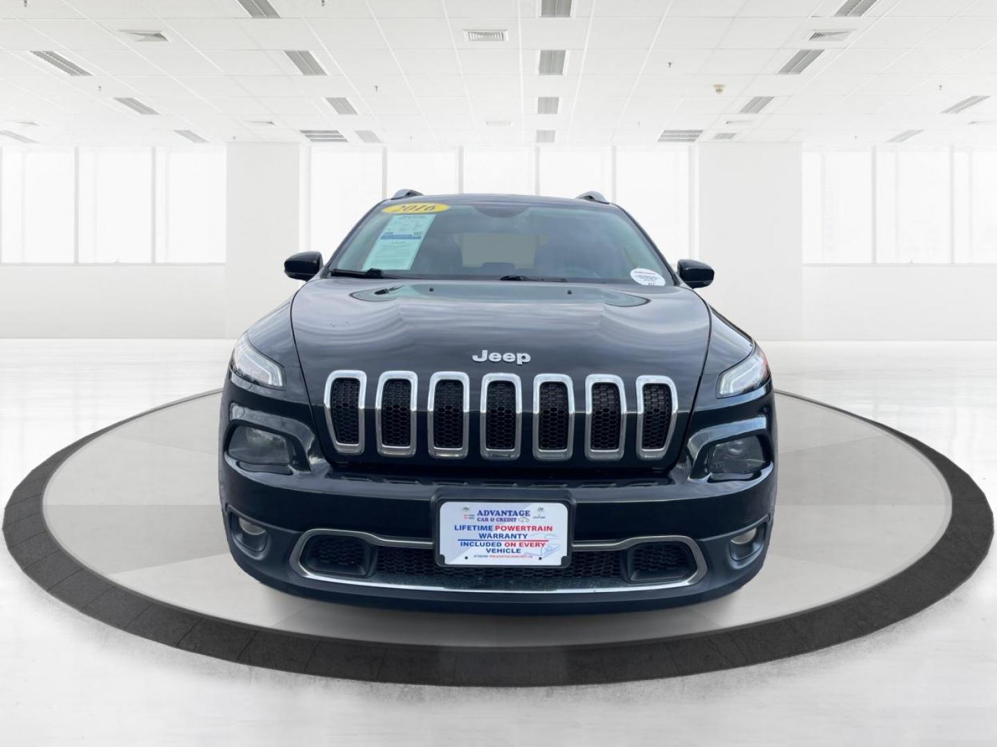 2016 Jeep Cherokee Limited FWD (1C4PJLDBXGW) with an 2.4L L4 DOHC 16V engine, 9-Speed Automatic transmission, located at 4508 South Dixie Dr, Moraine, OH, 45439, (937) 908-9800, 39.689976, -84.218452 - 2016 Jeep Cherokee Limited FWD - Photo#6