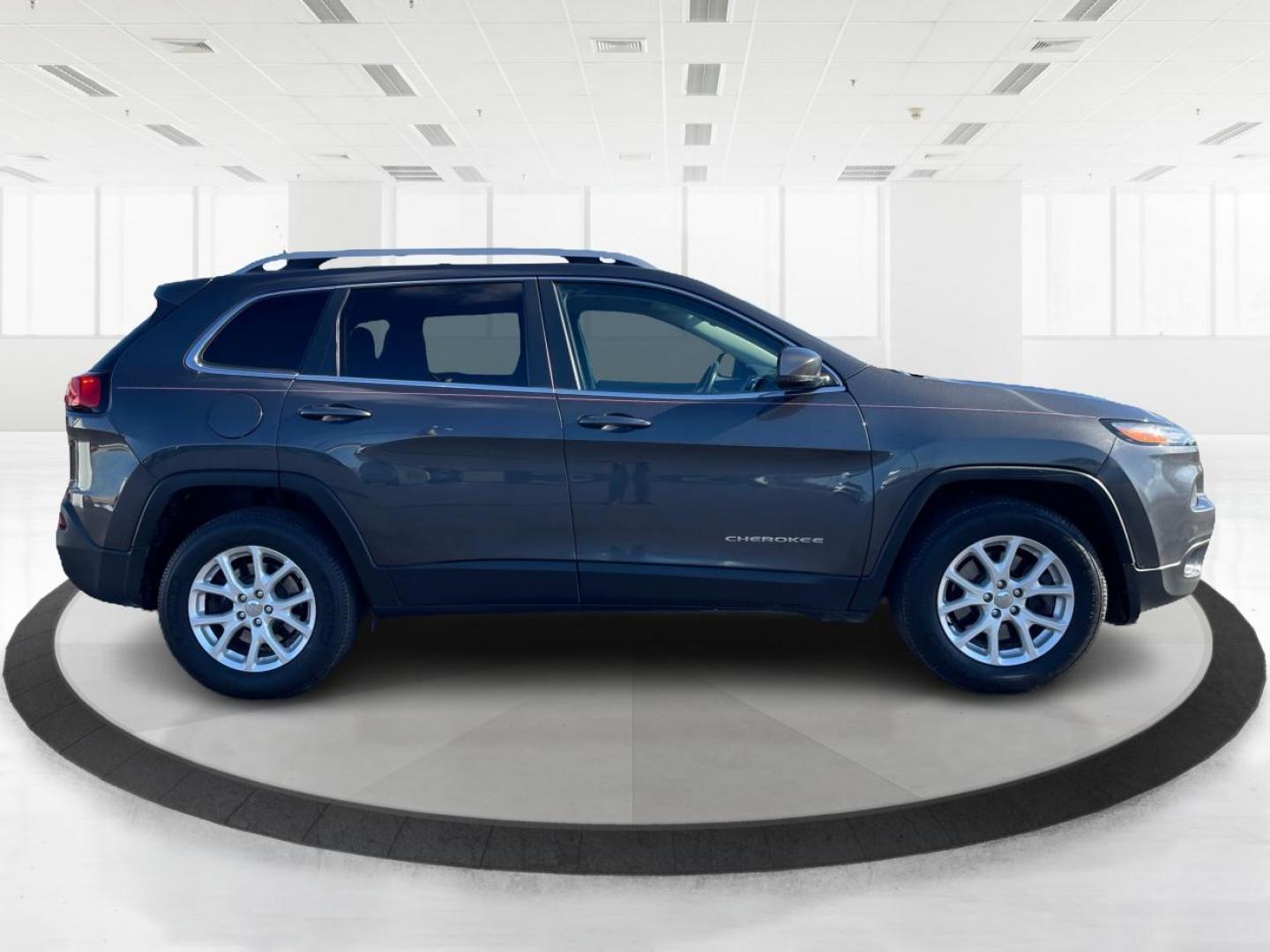 2016 Jeep Cherokee Latitude 4WD (1C4PJMCBXGW) with an 2.4L L4 DOHC 16V engine, 9-Speed Automatic transmission, located at 1230 East Main St, Xenia, OH, 45385, (937) 908-9800, 39.688026, -83.910172 - 2016 Jeep Cherokee Latitude 4WD - Photo#1