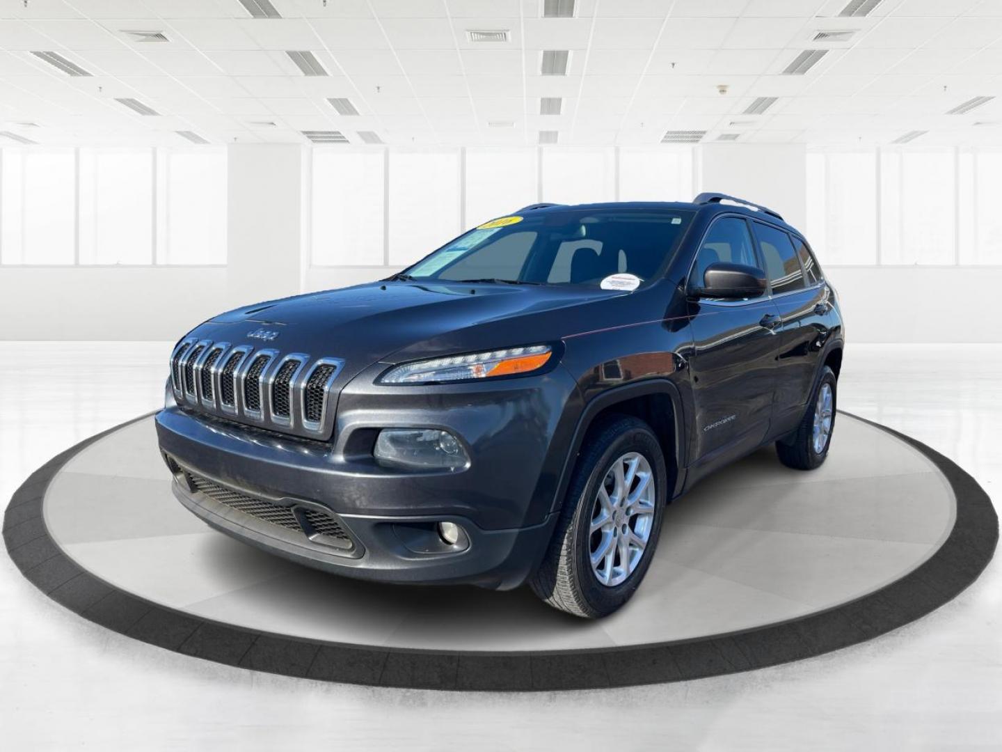 2016 Jeep Cherokee Latitude 4WD (1C4PJMCBXGW) with an 2.4L L4 DOHC 16V engine, 9-Speed Automatic transmission, located at 1230 East Main St, Xenia, OH, 45385, (937) 908-9800, 39.688026, -83.910172 - 2016 Jeep Cherokee Latitude 4WD - Photo#7