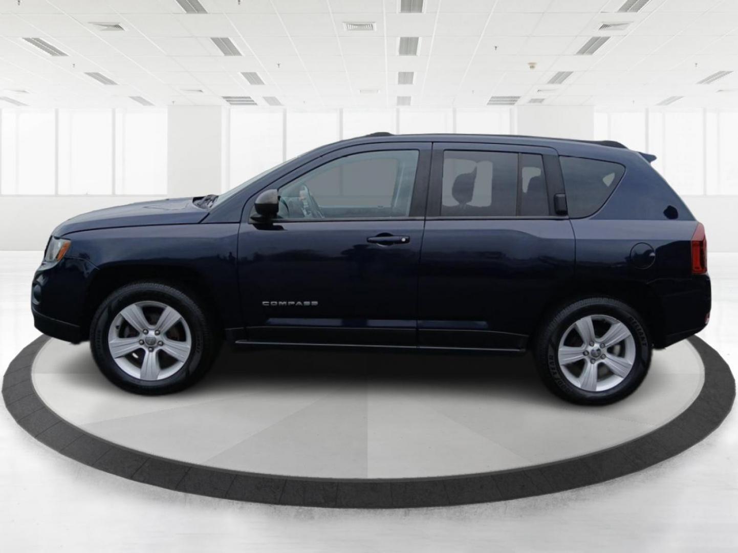 2016 Jeep Compass Sport 4WD (1C4NJDBB9GD) with an 2.4L L4 DOHC 16V engine, located at 1184 Kauffman Ave, Fairborn, OH, 45324, (937) 908-9800, 39.807072, -84.030914 - 2016 Jeep Compass Sport 4WD - Photo#5