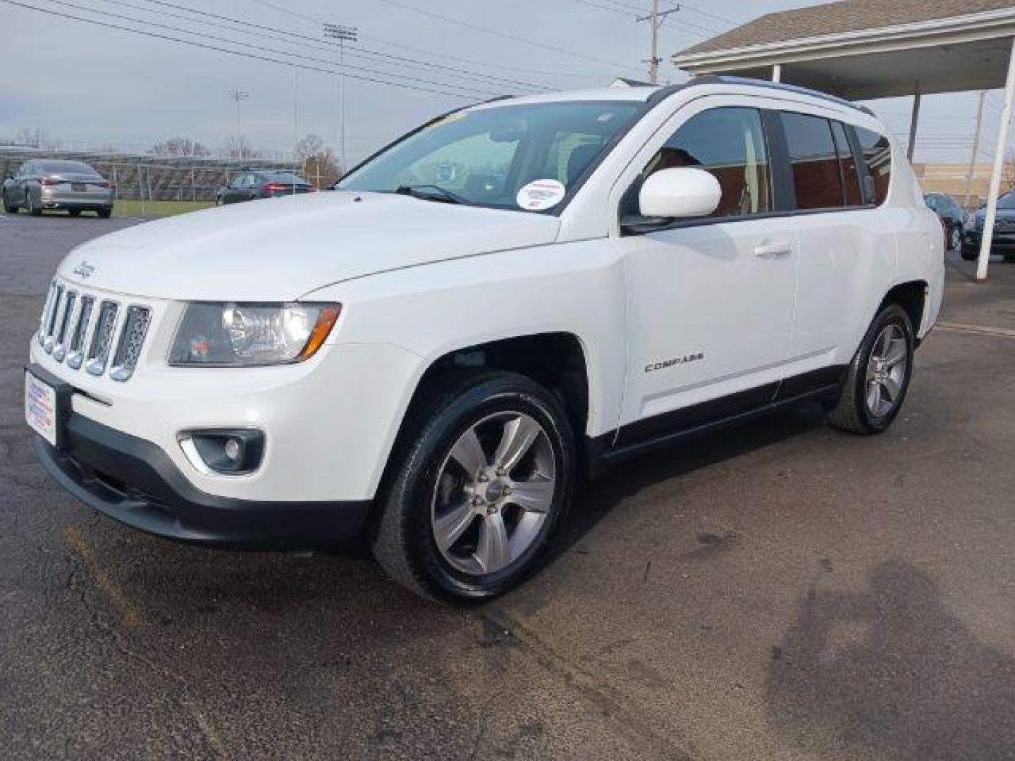 2016 White Jeep Compass Latitude FWD (1C4NJCEA2GD) with an 2.0L L4 DOHC 16V engine, Continuously Variable Transmission transmission, located at 4508 South Dixie Dr, Moraine, OH, 45439, (937) 908-9800, 39.689976, -84.218452 - Photo#2