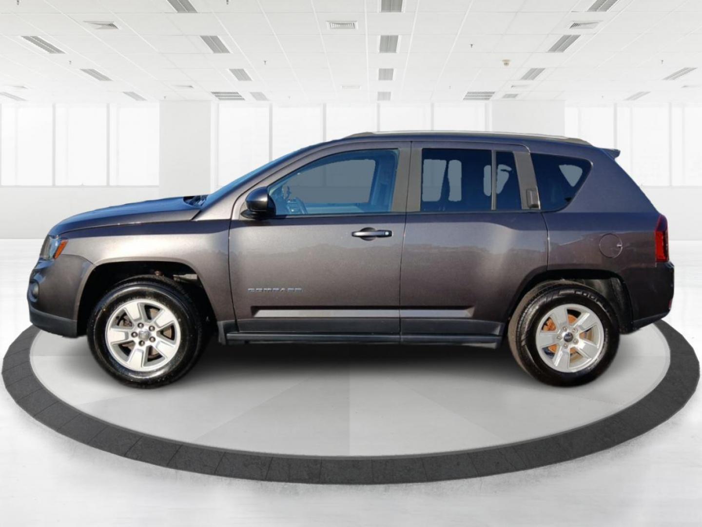 2016 Gray Jeep Compass Latitude FWD (1C4NJCEB4GD) with an 2.4L L4 DOHC 16V engine, CVT transmission, located at 880 E. National Road, Vandalia, OH, 45377, (937) 908-9800, 39.891918, -84.183594 - Photo#5